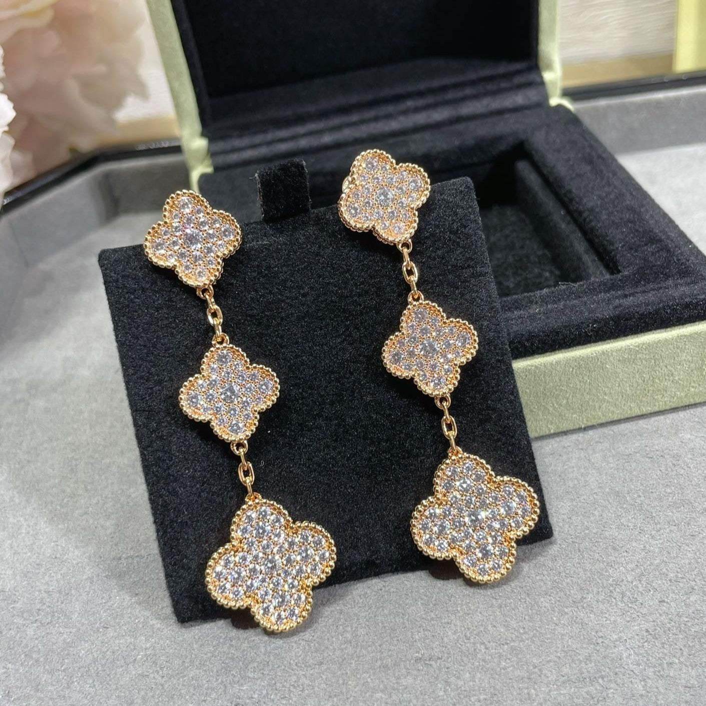 [Opulent Aurora]CLOVER 3 MOTIFS DIAMOND PAVED ROSE GOLD EARRINGS