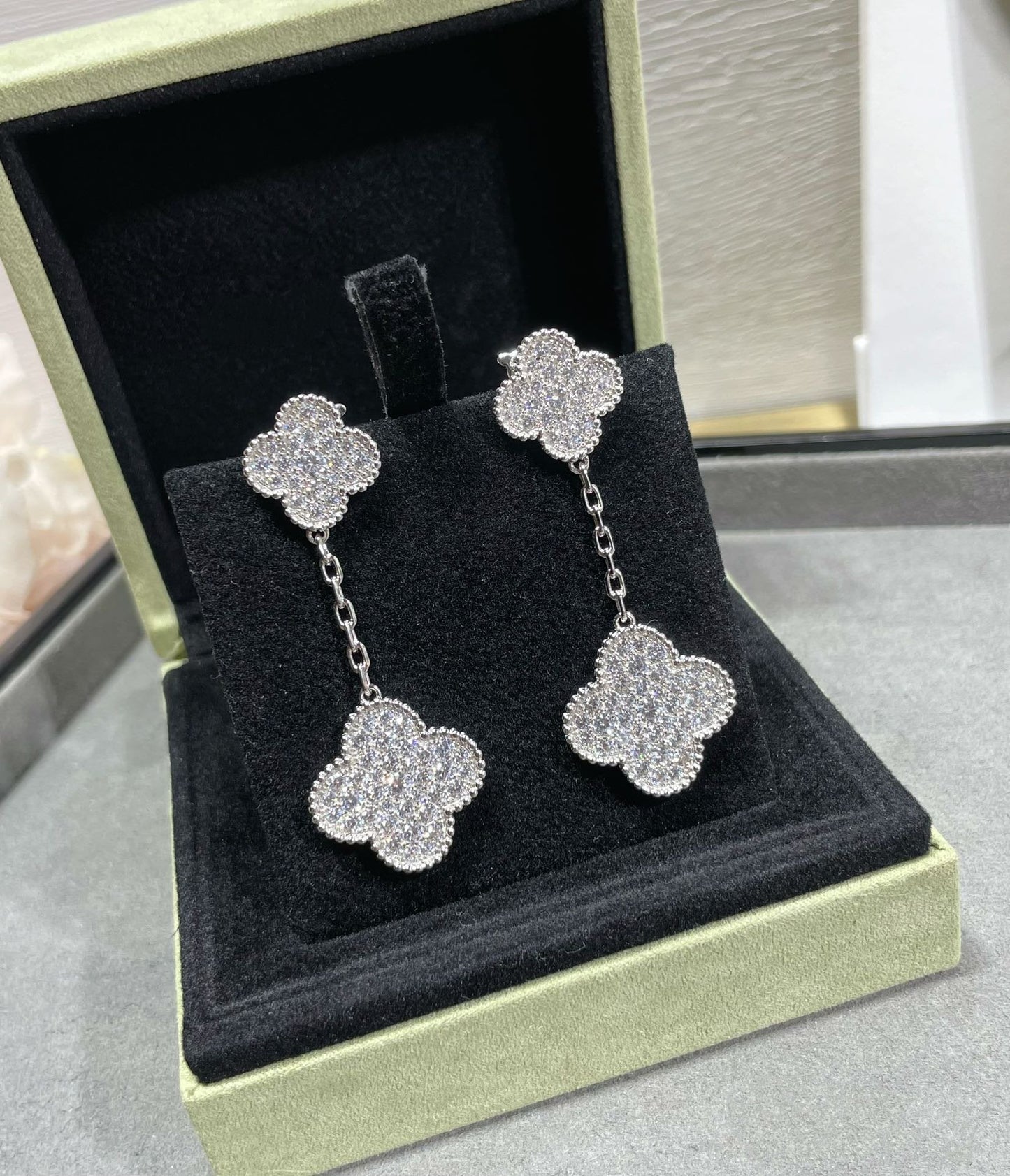 [Opulent Aurora]CLOVER 2 MOTIFS DIAMOND PAVED SILVER EARRINGS