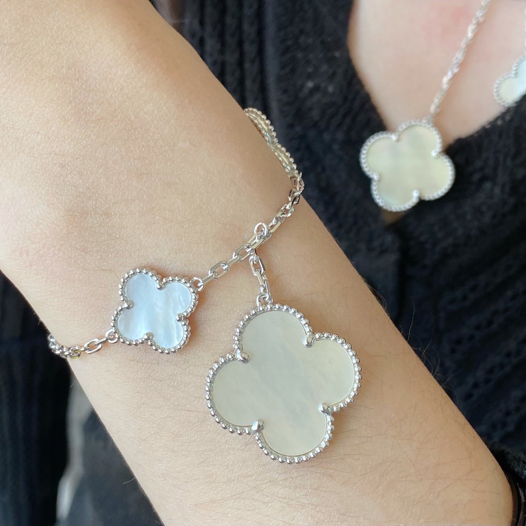 [Opulent Aurora]CLOVER 5 MOTIF WHITE MOP SILVER BRACELET