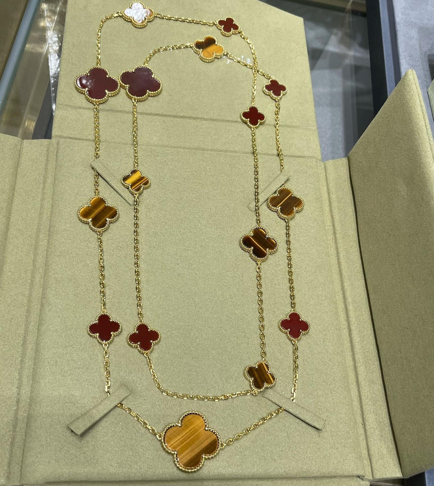 [Opulent Aurora]CLOVER 16 MOTIF CARNELIAN TIGER EYE ROSE GOLD NECKLACE