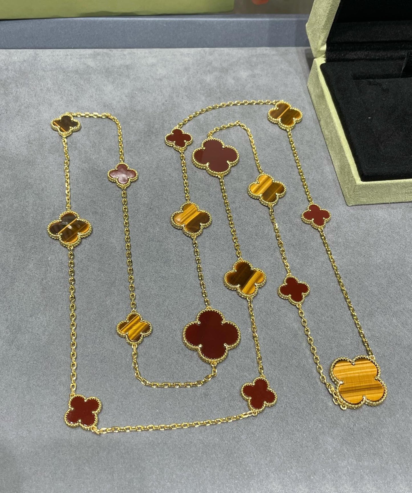 [Opulent Aurora]CLOVER 16 MOTIF CARNELIAN TIGER EYE ROSE GOLD NECKLACE