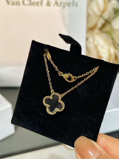 [Opulent Aurora]CLOVER ROCK CRYSTAL ROSE GOLD NECKLACE