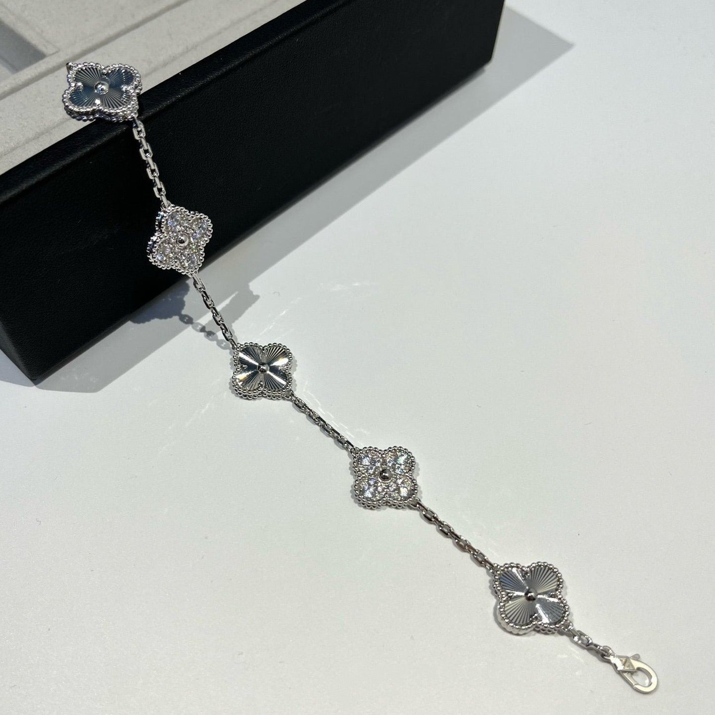 [Opulent Aurora]CLOVER 5 MOTIF SILVER DIAMOND BRACELET