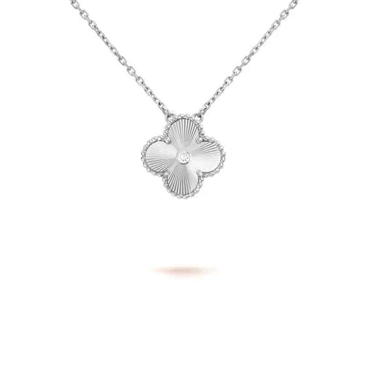 [Opulent Aurora]CLOVER  15MM DIAMOND LASER NECKLACE SILVER