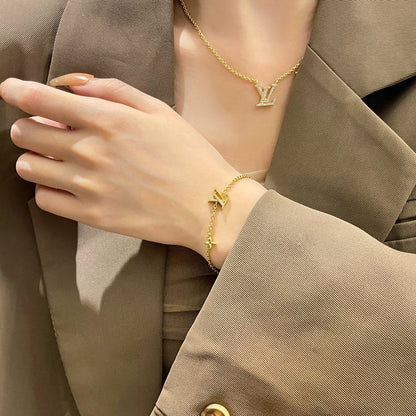 [Opulent Aurora]LOGO STAR MOTIF GOLD BRACELET