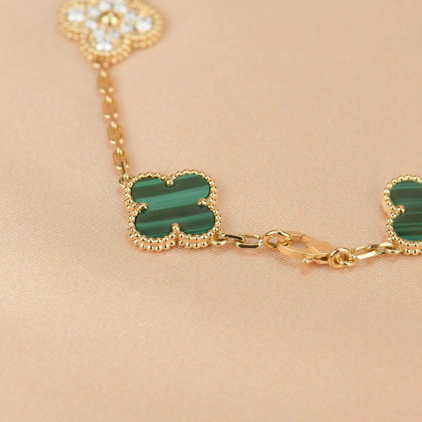 [Opulent Aurora]CLOVER  5 MOTIF MALACHITE DIAMOND BRACELET