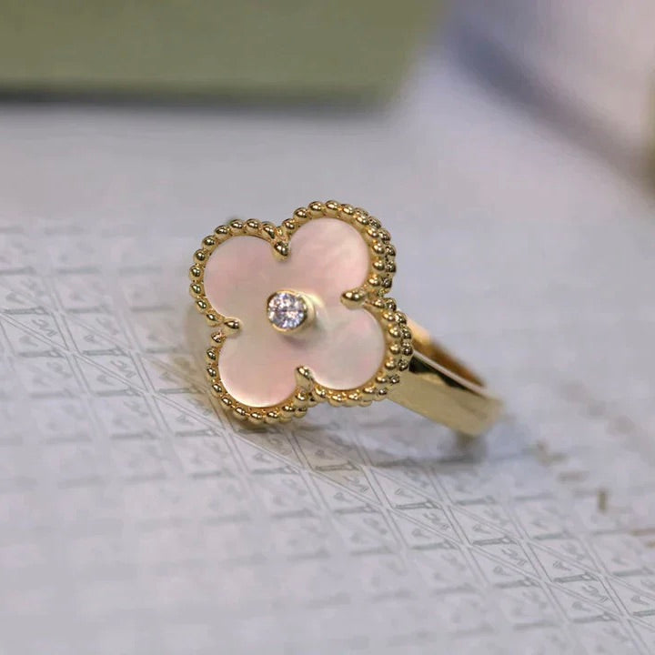 [Opulent Aurora]CLOVER PINK MOP RING GOLD DIAMOND