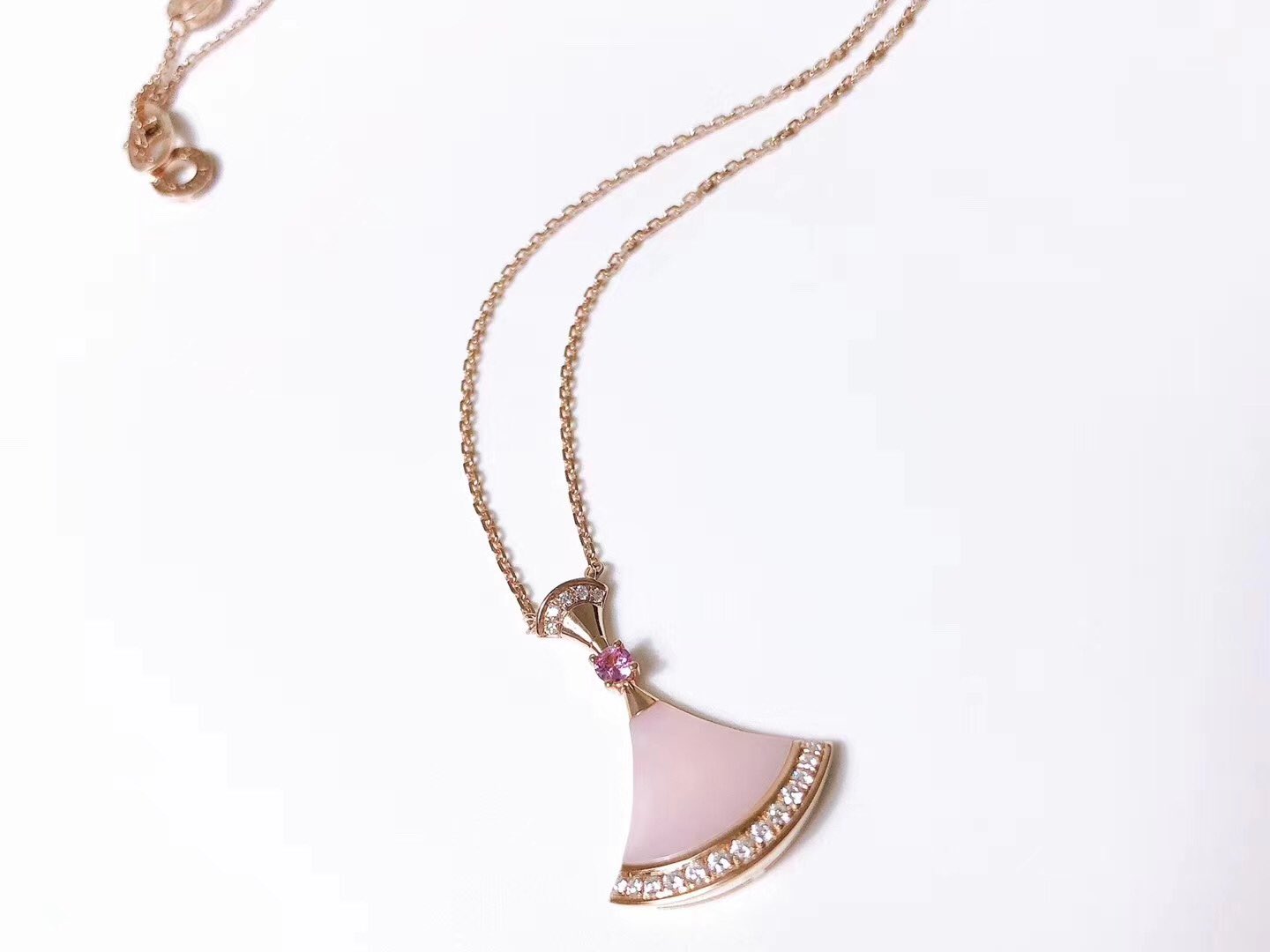 [Opulent Aurora]DREAM NECKLACE PINK MOP DIAMOND