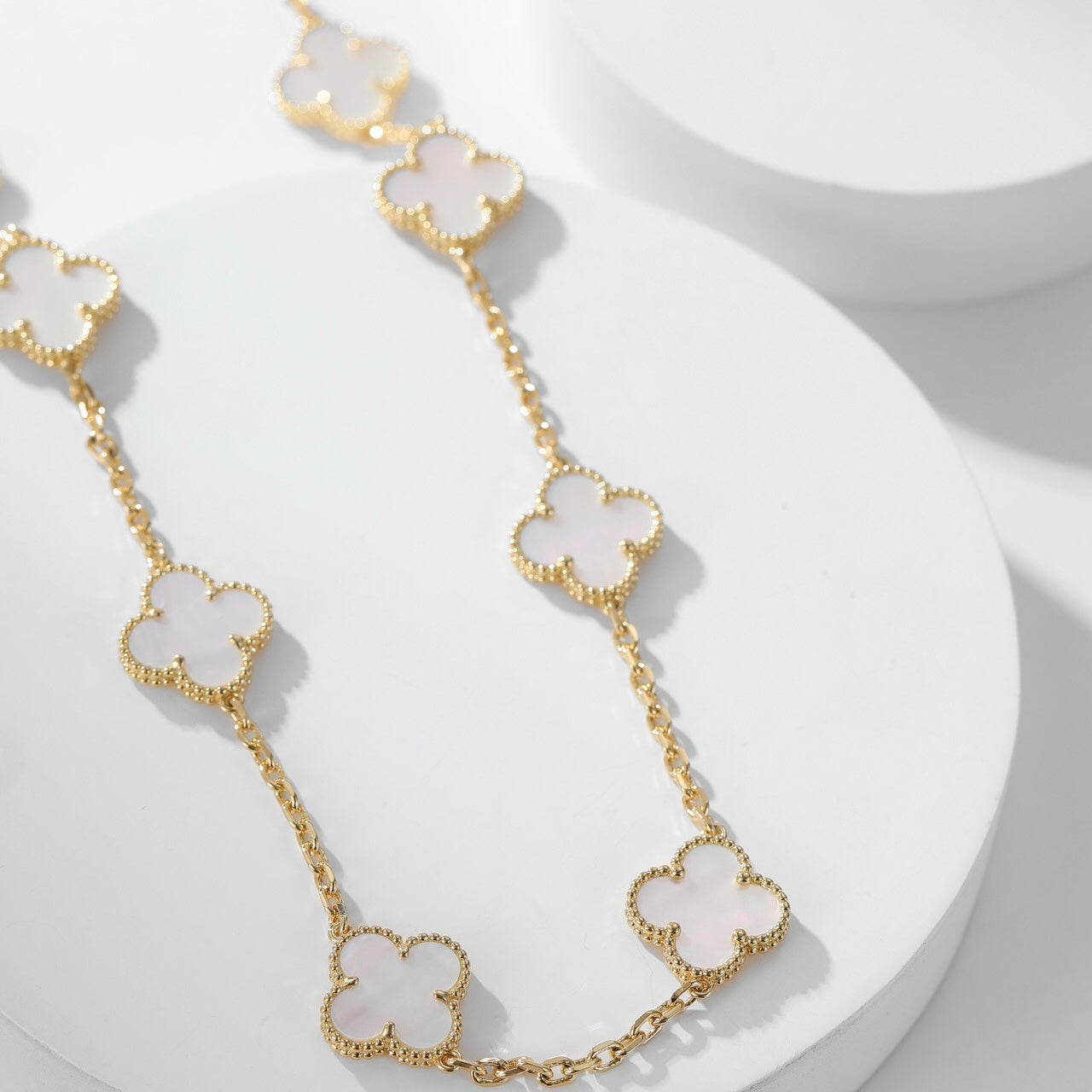 [Opulent Aurora]CLOVER 10 MOTIFS WHITE MOTHER OF PEARL NECKLACE