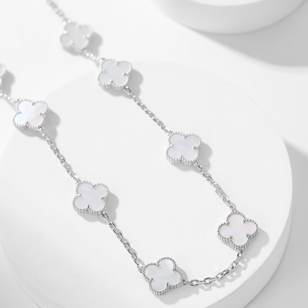 [Opulent Aurora]CLOVER 10 MOTIFS WHITE MOTHER OF PEARL NECKLACE