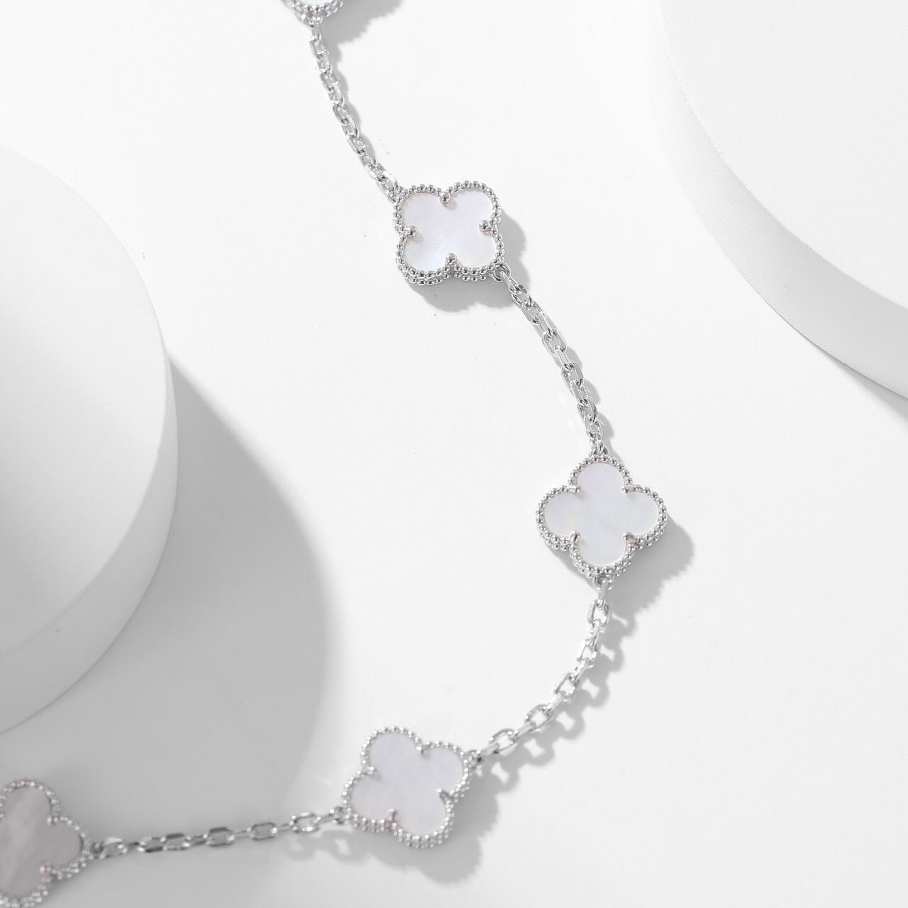 [Opulent Aurora]CLOVER 10 MOTIFS WHITE MOTHER OF PEARL NECKLACE