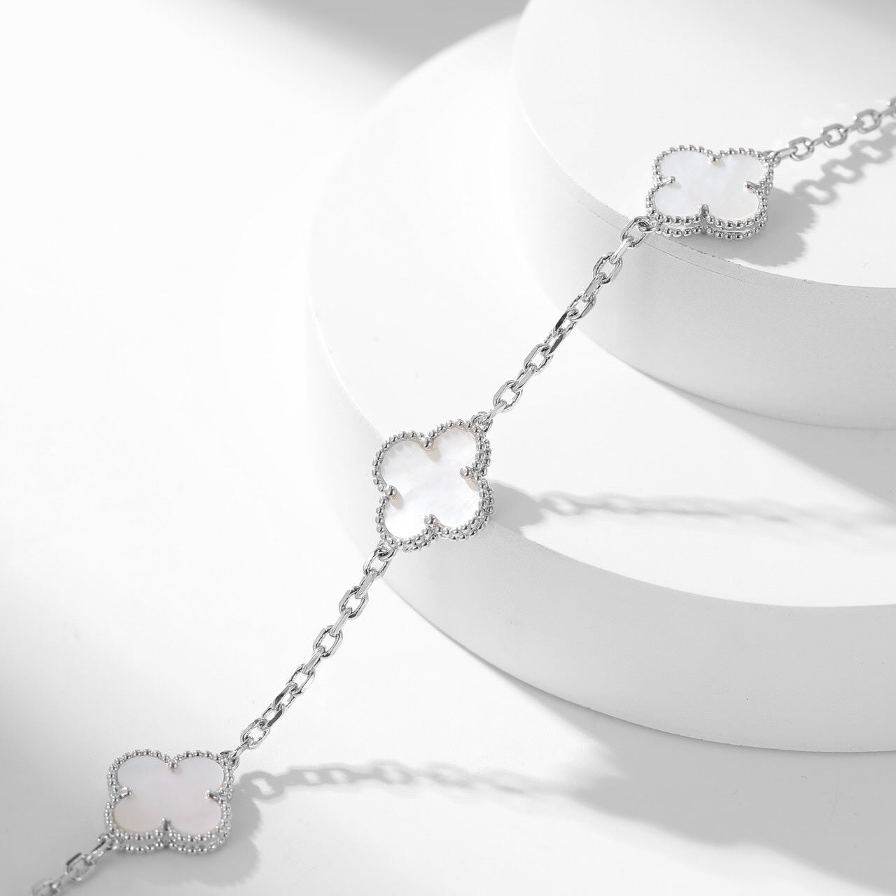 [Opulent Aurora]CLOVER 10 MOTIFS WHITE MOTHER OF PEARL NECKLACE