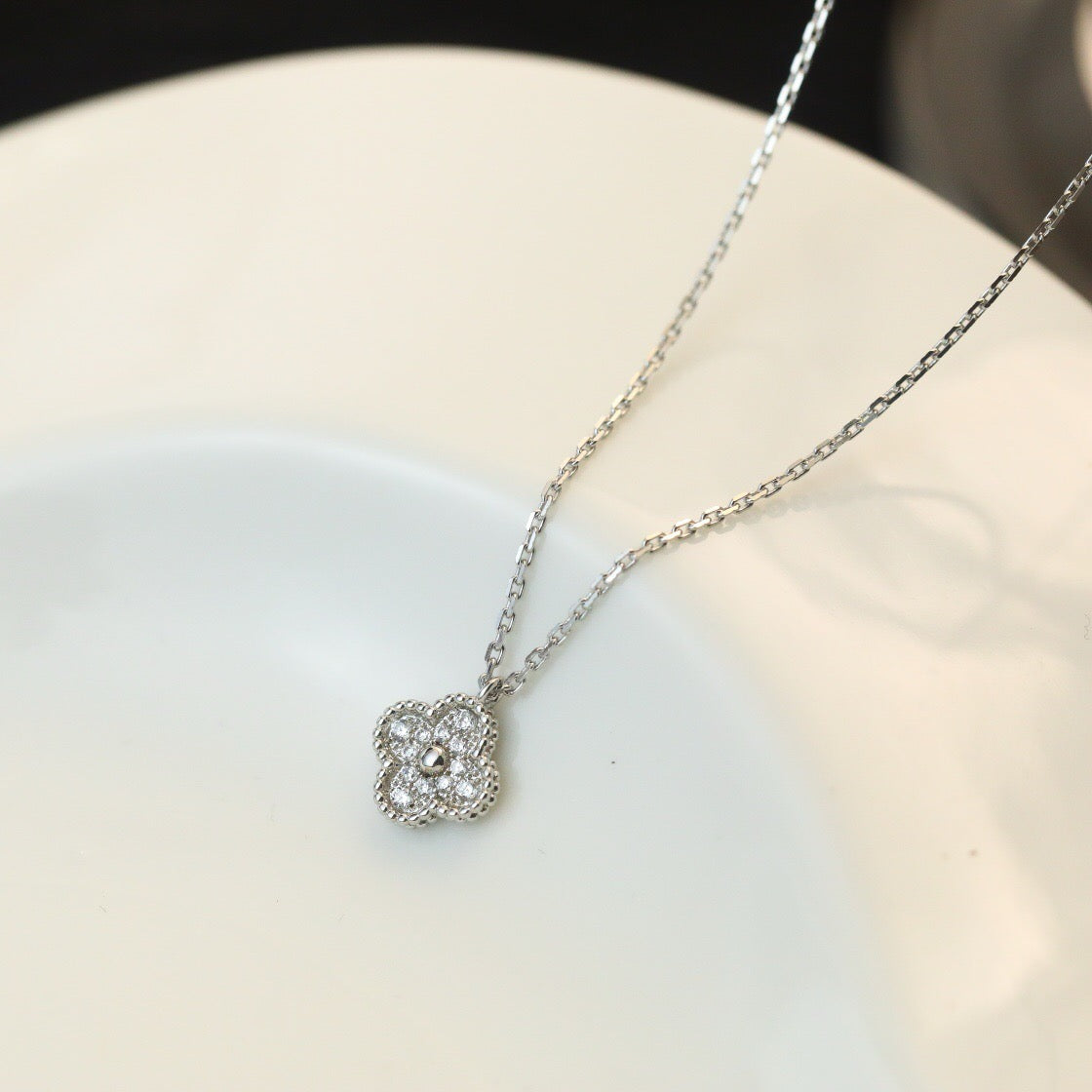 [Opulent Aurora]CLOVER MINI 9.5MM PENDANT DIAMOND NECKLACE