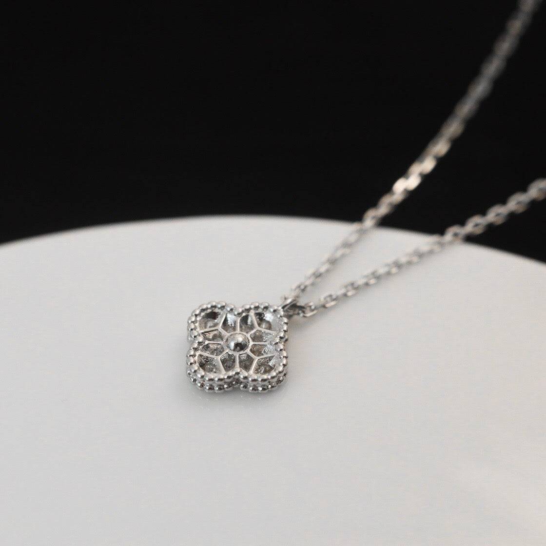 [Opulent Aurora]CLOVER MINI 9.5MM PENDANT DIAMOND NECKLACE