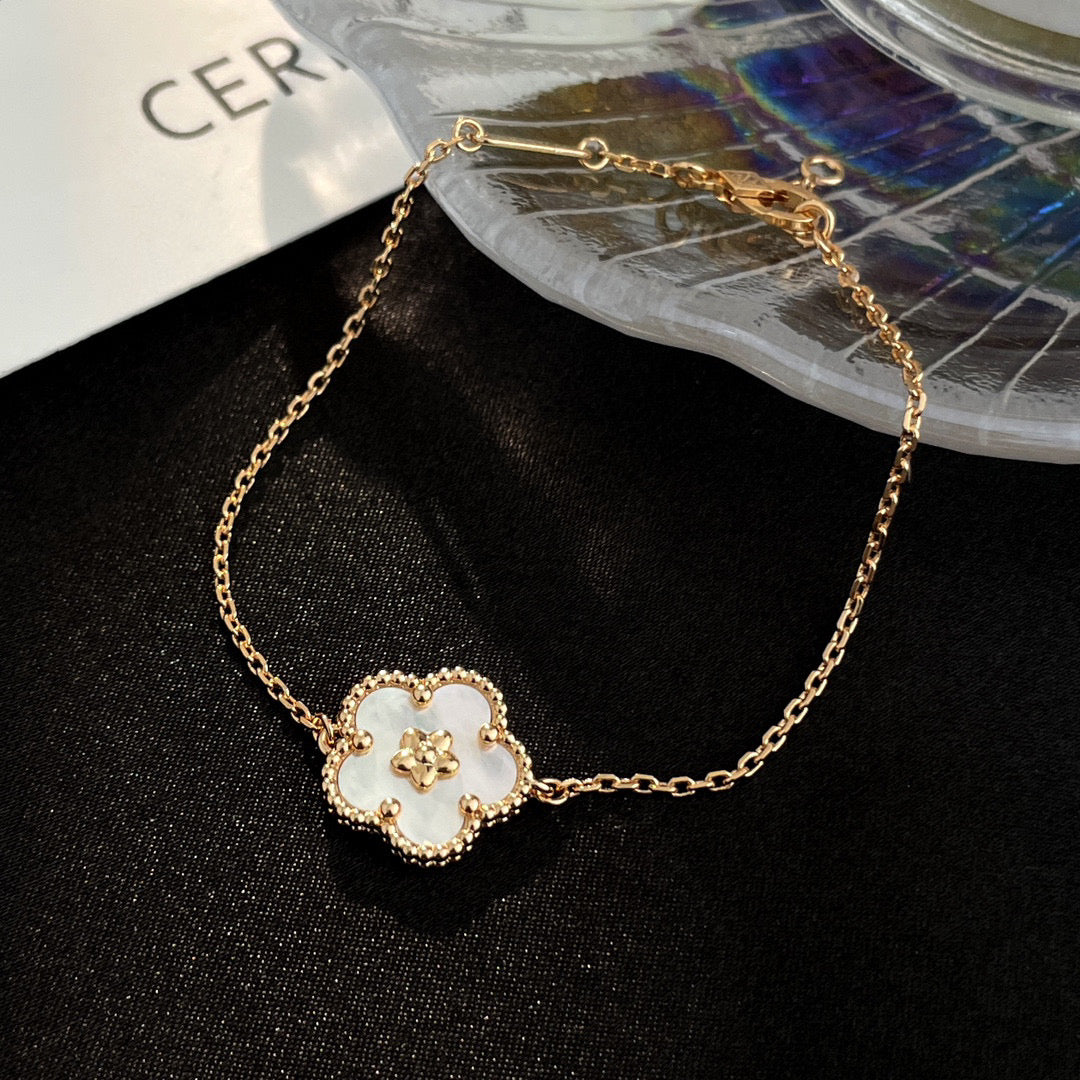 [Opulent Aurora]LUCKY WHITE MOP PLUM BLOSSOM  BRACELET