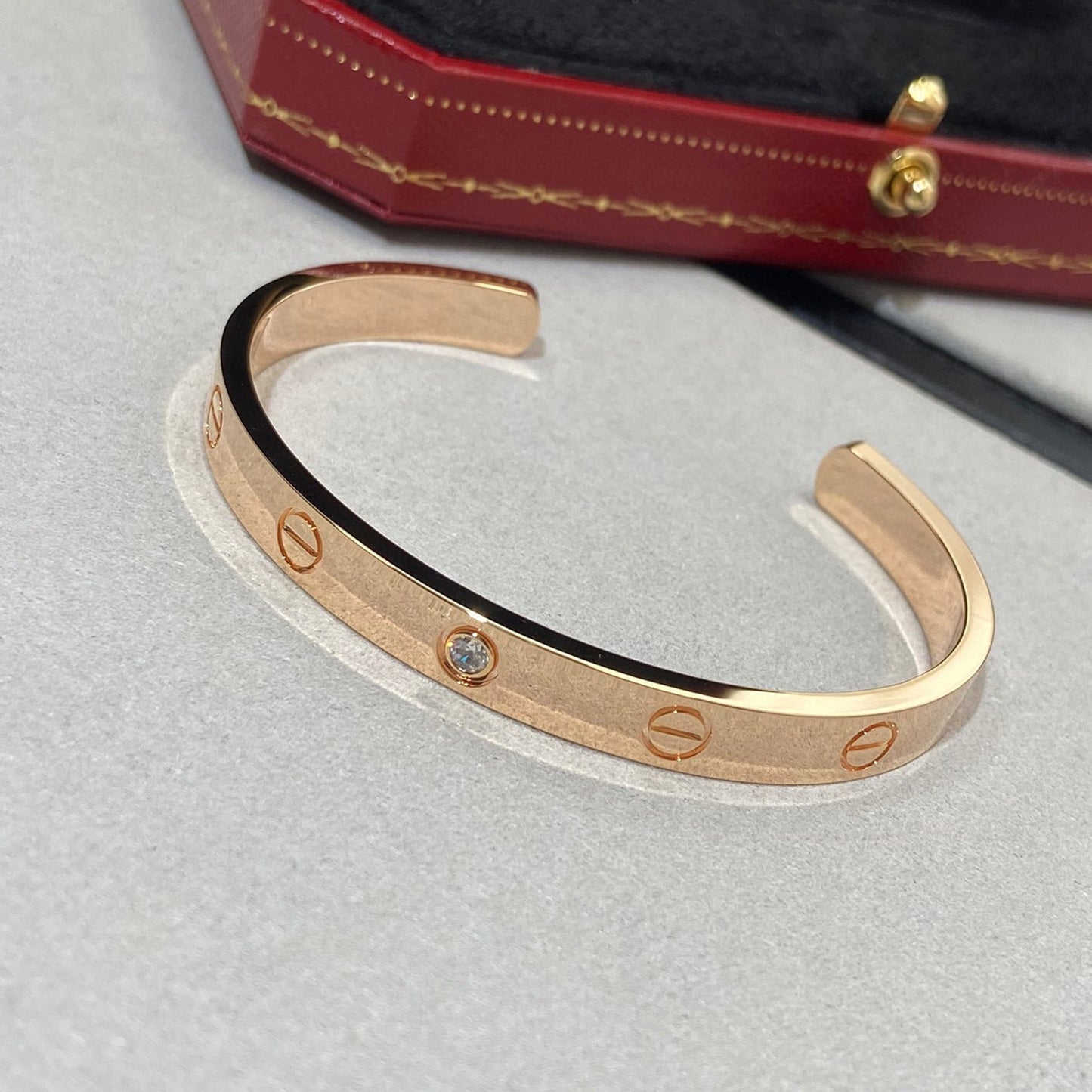 [Opulent Aurora]LOVE BRACELET 6.1MM 1 DIAMOND OPEN CUFF