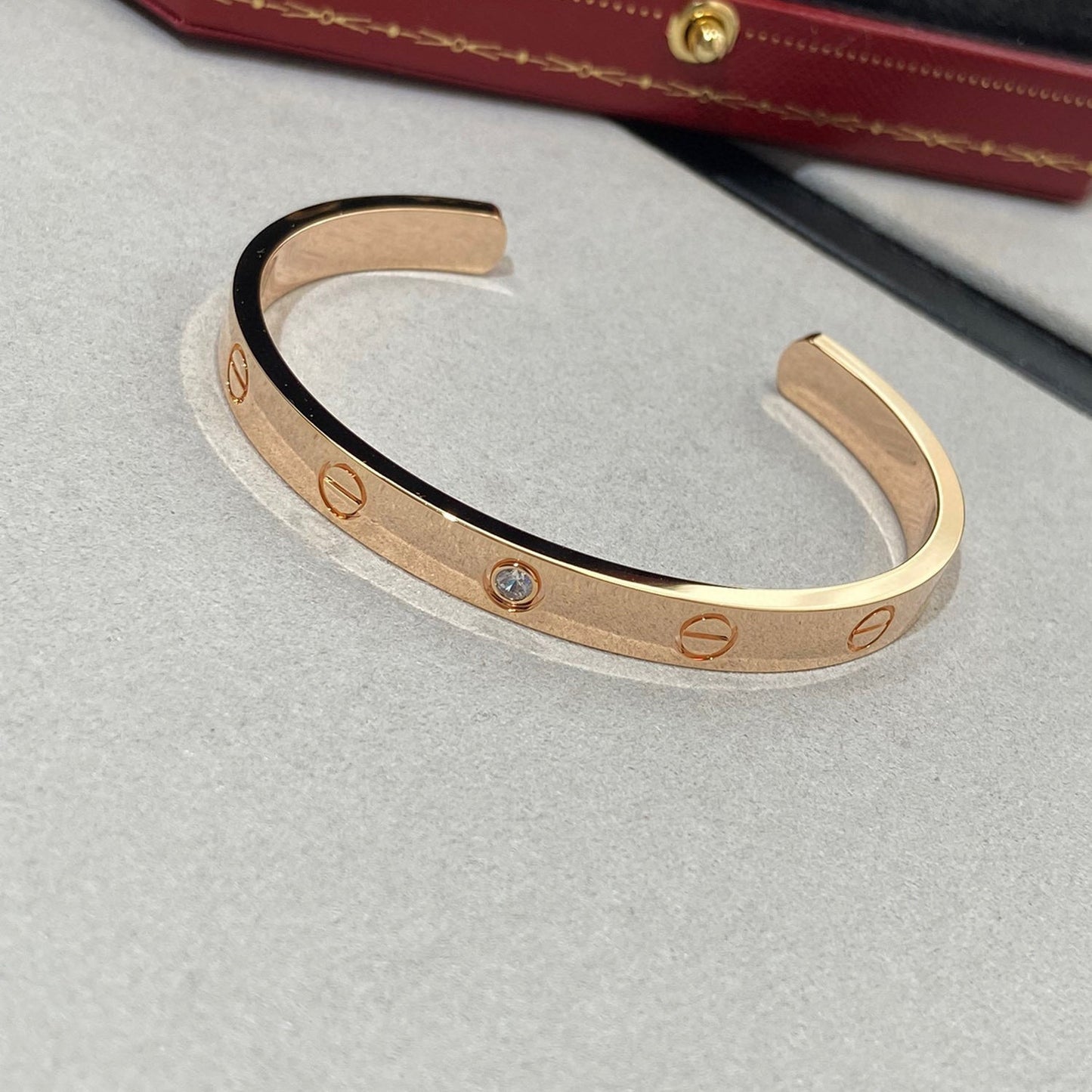 [Opulent Aurora]LOVE BRACELET 6.1MM 1 DIAMOND OPEN CUFF