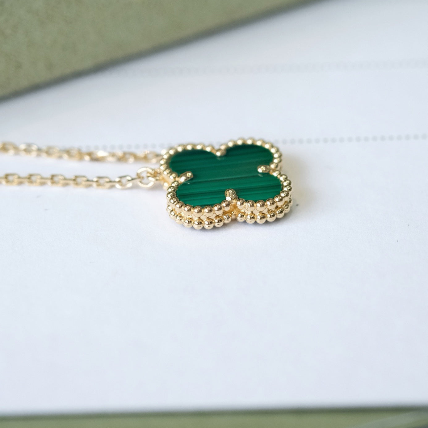 [Opulent Aurora]CLOVER 15MM MALACHITE SINGLE FLOWER  NECKLACE