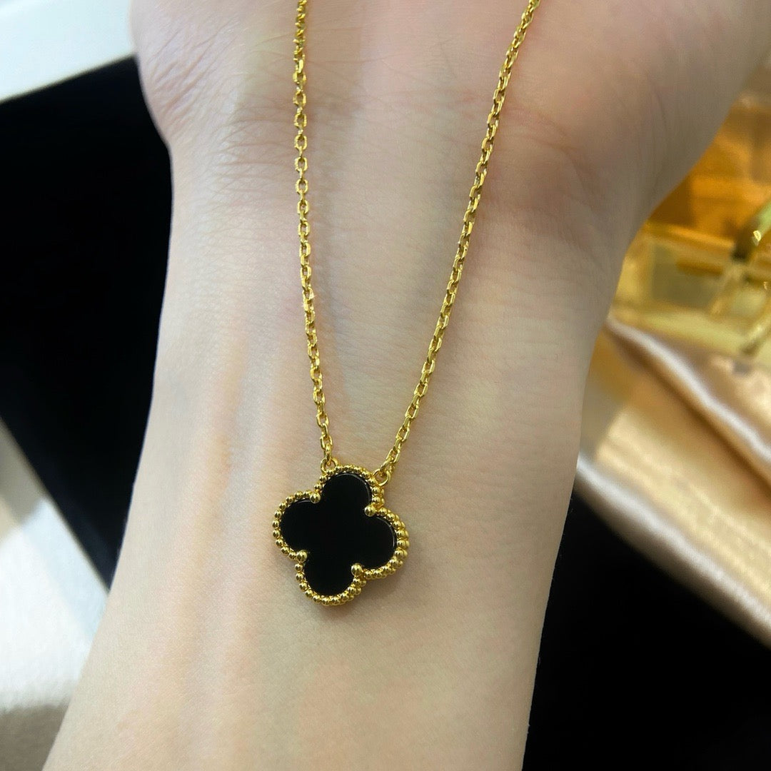 [Opulent Aurora]CLOVER 15MM BLACK ONYX SINGLE FLOWER NECKLACE