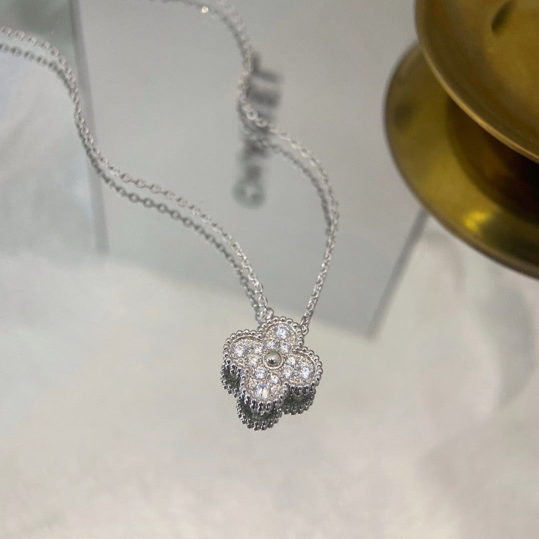 [Opulent Aurora]CLOVER 15MM DIAMOND SINGLE FLOWER NECKLACE