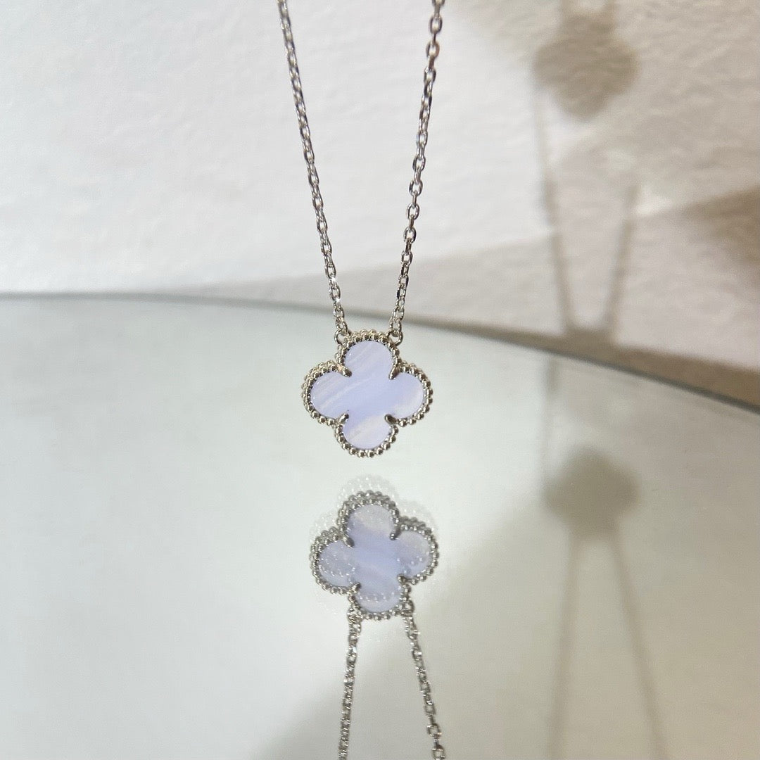 [Opulent Aurora]CLOVER 15MM BLUE CHALCEDONY NECKLACE SILVER