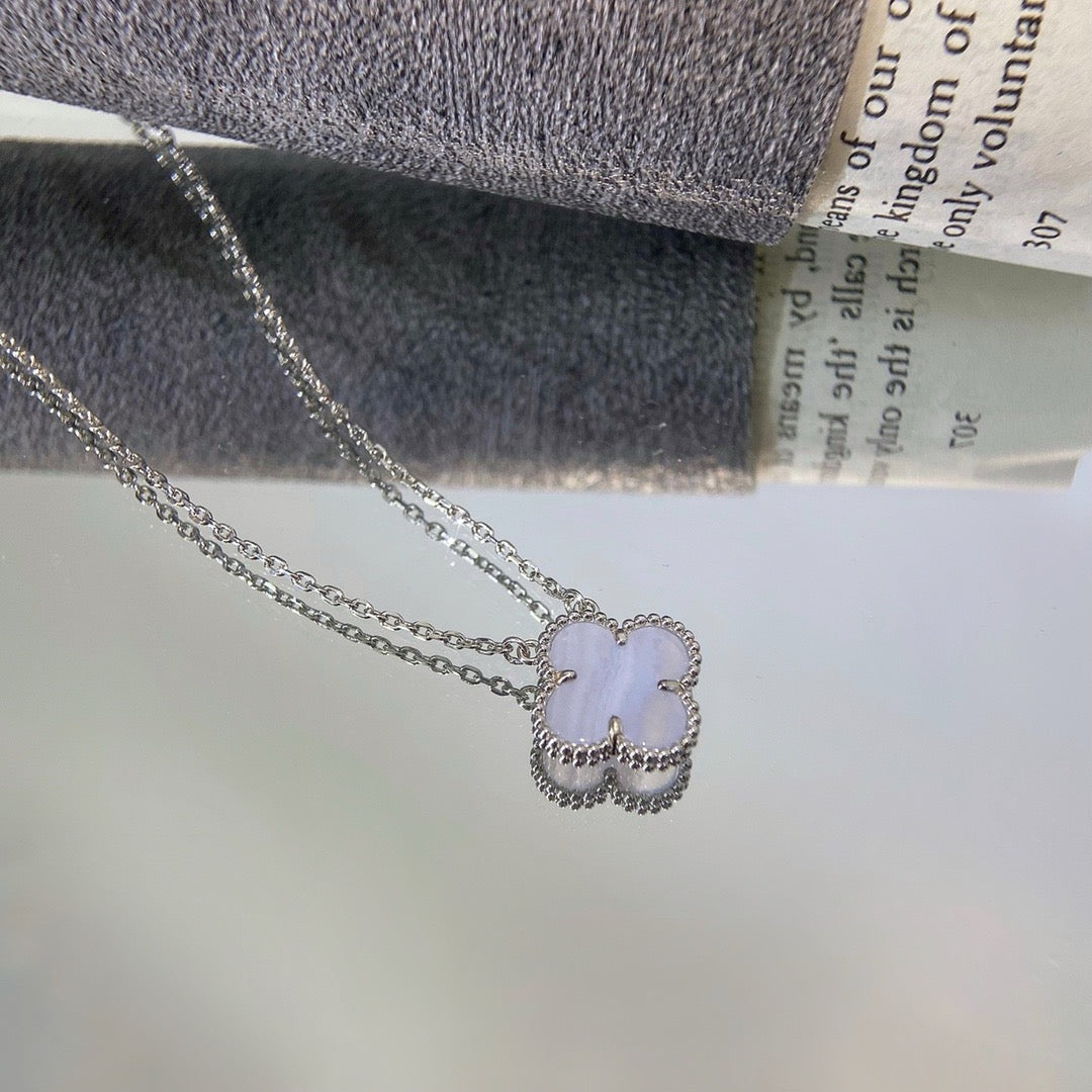 [Opulent Aurora]CLOVER 15MM BLUE CHALCEDONY NECKLACE SILVER