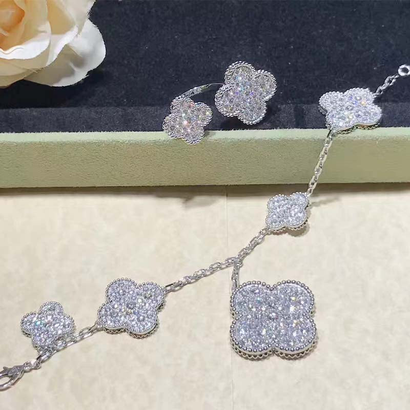 [Opulent Aurora]CLOVER 6 MOTIFS SILVER DIAMOND BRACELET