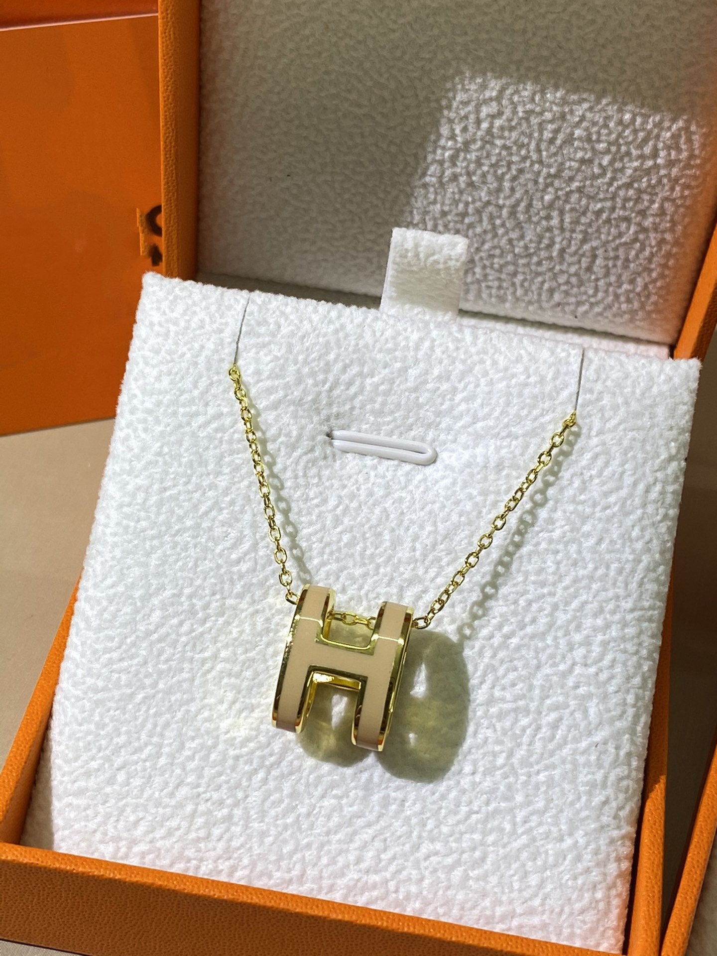 [Opulent Aurora]HM CLIC YELLOW ENAMEL GOLD NECKLACE