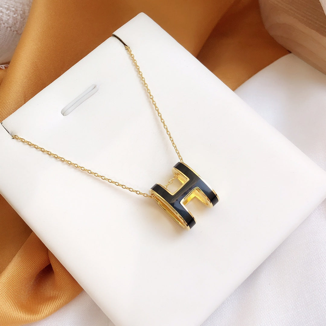 [Opulent Aurora]HM CLIC BLACK ENAMEL GOLD NECKLACE