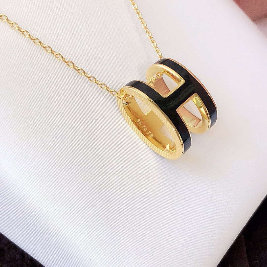 [Opulent Aurora]HM CLIC BLACK ENAMEL GOLD NECKLACE