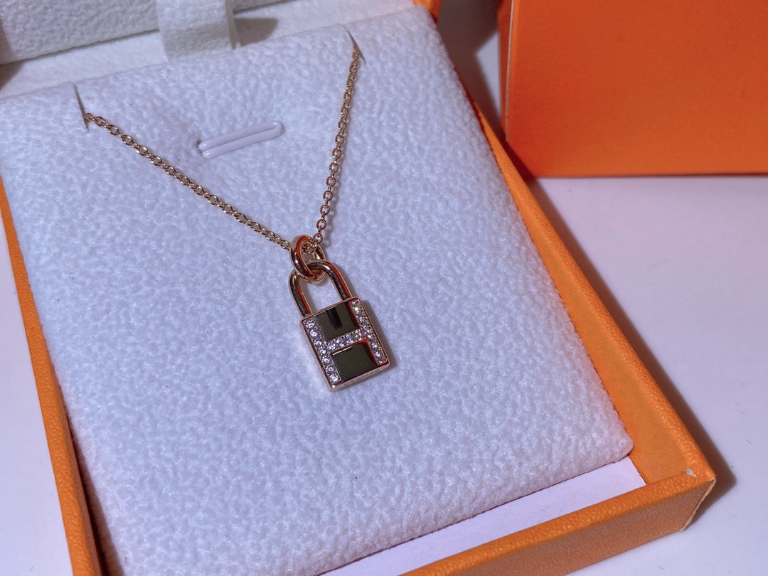 [Opulent Aurora]HM ADVANCED NICHE LOCK HEAD NECKLACE DIAMONDS