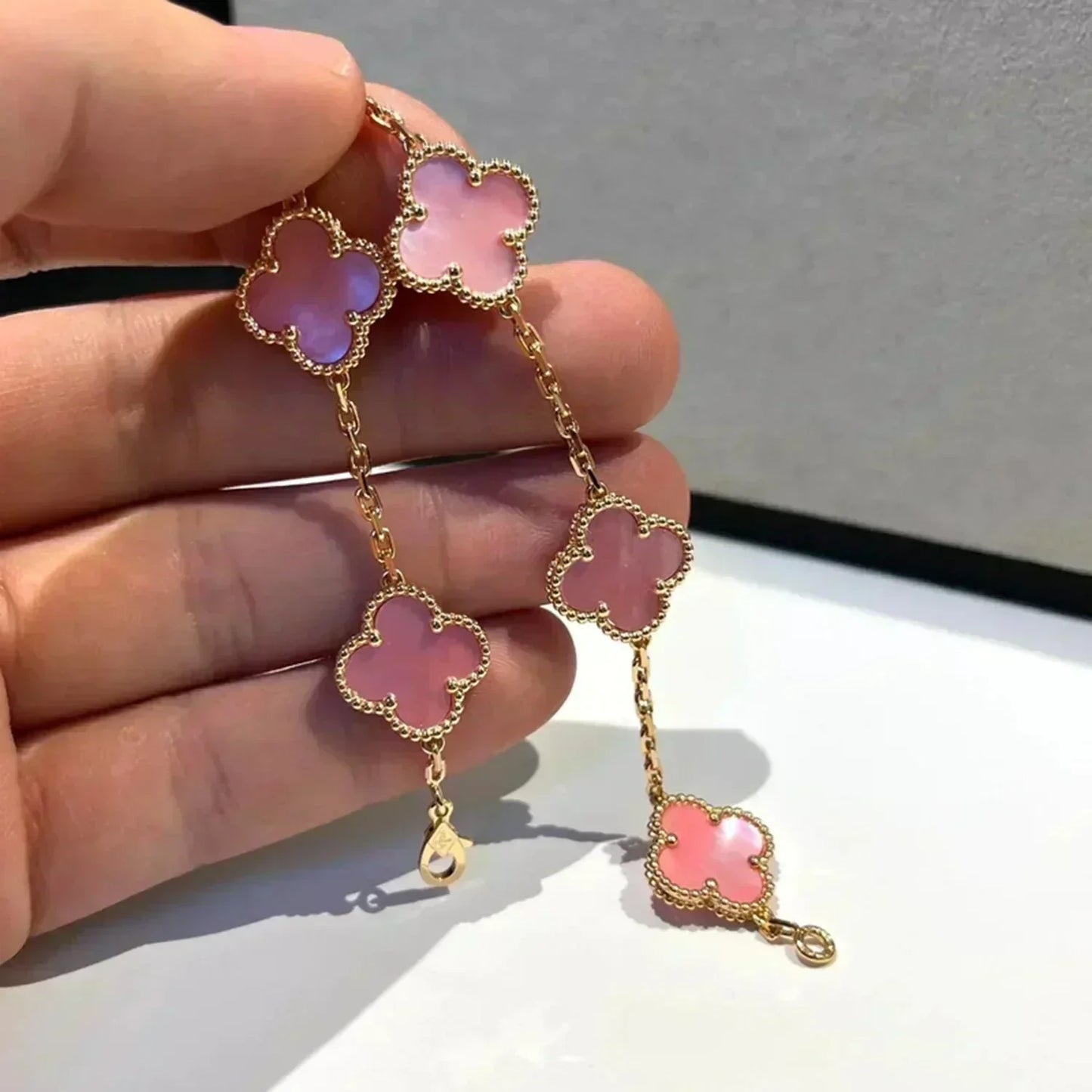 [Opulent Aurora]CLOVER 5 PINK MOP BRACELET