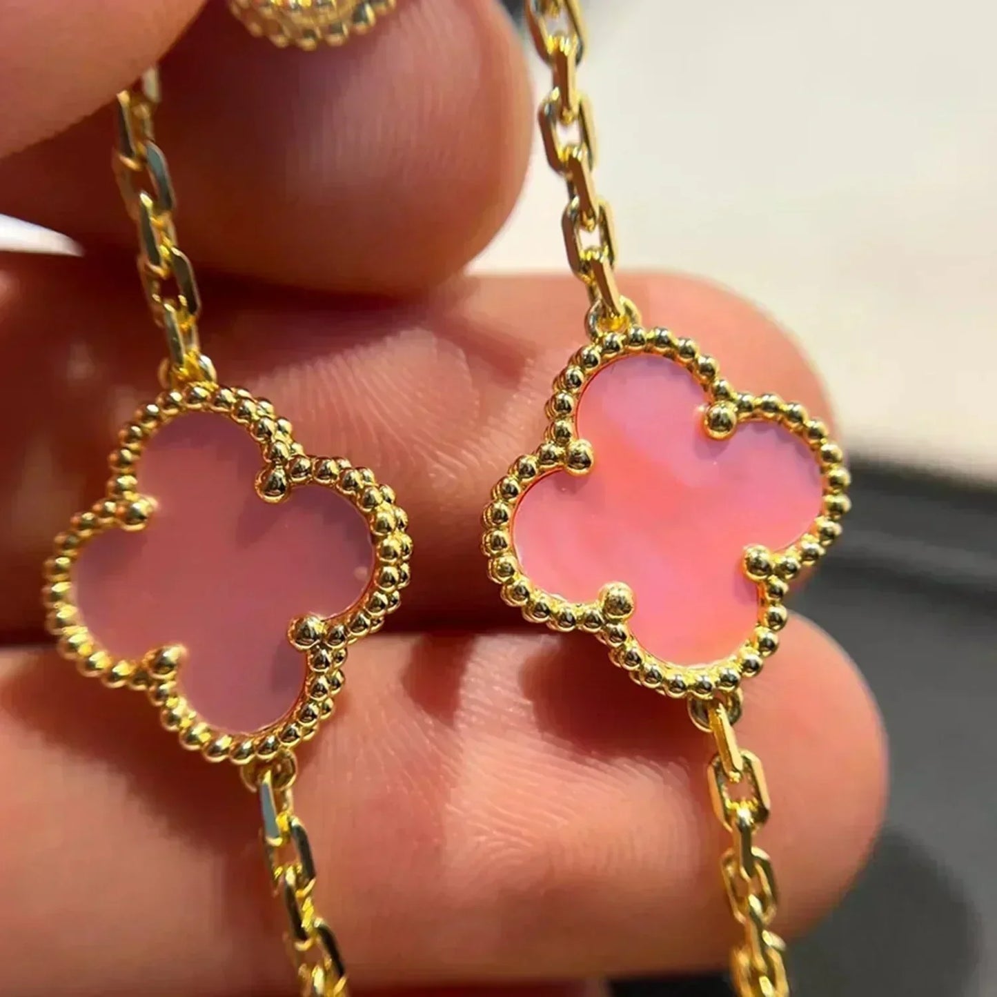 [Opulent Aurora]CLOVER 5 PINK MOP BRACELET