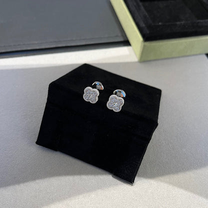 [Opulent Aurora]CLOVER MINI DIAMOND STUD EARRINGS