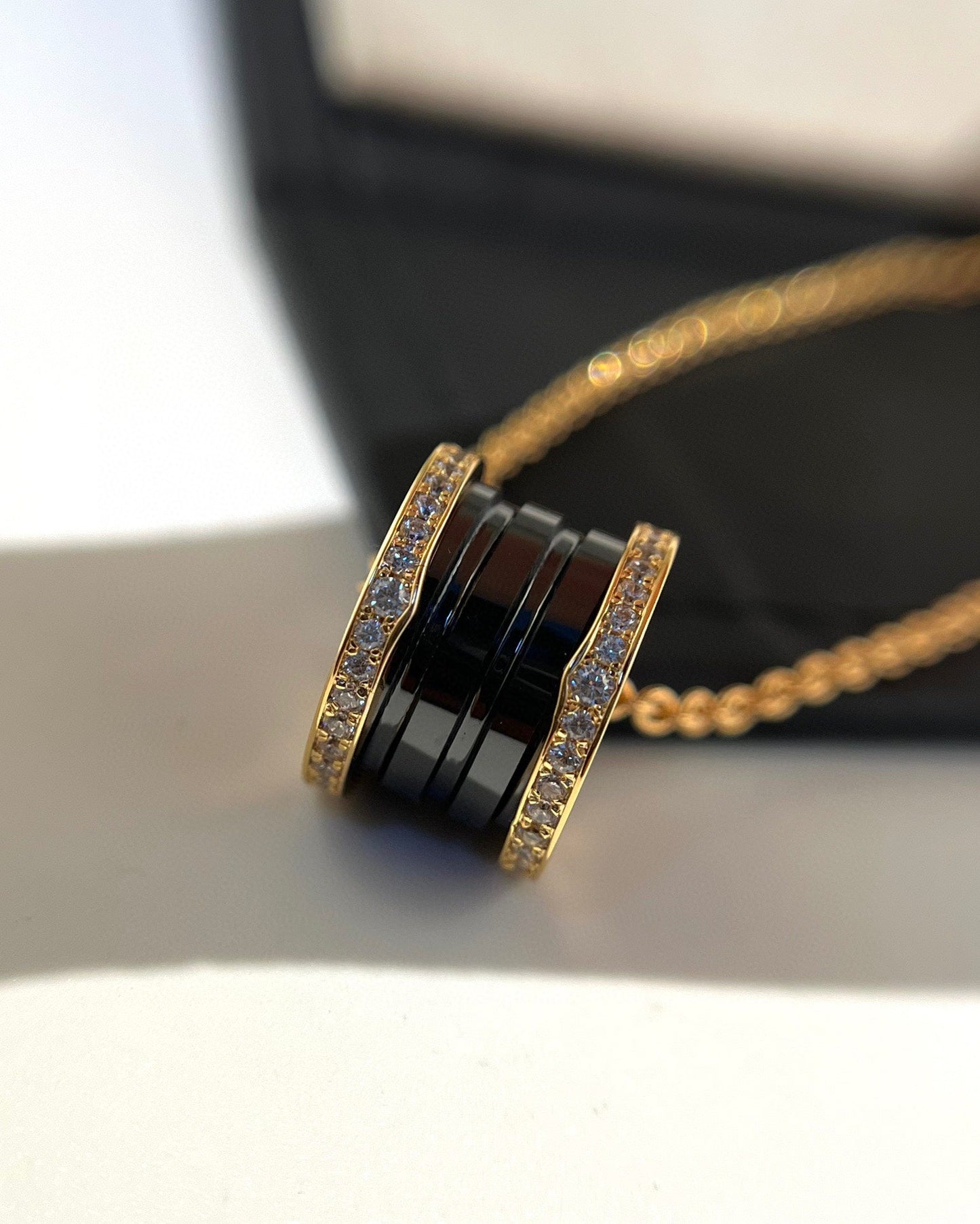 [Opulent Aurora]ZERO 1 BLACK CERAMIC DIAMOND PINK GOLD NECKLACE