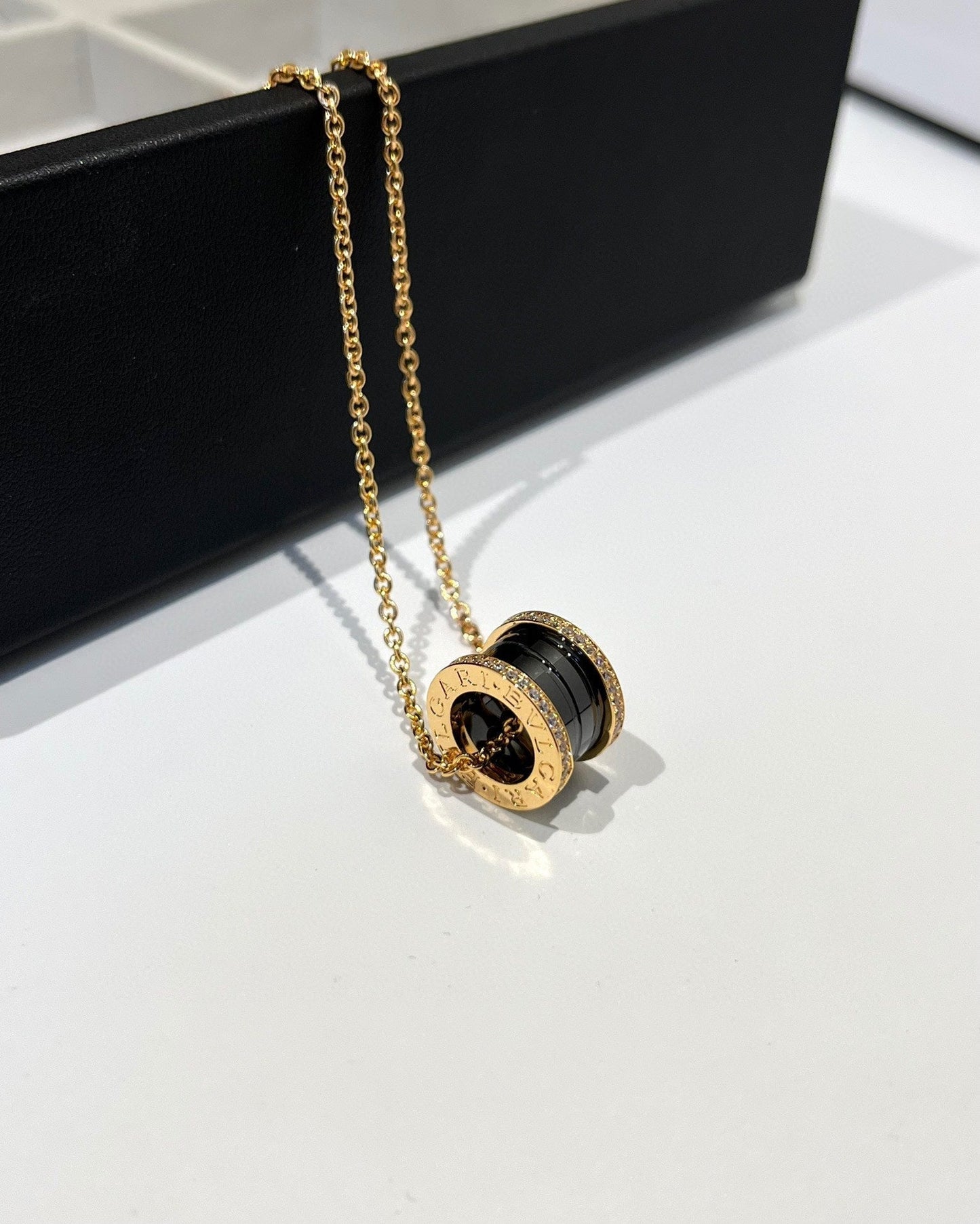 [Opulent Aurora]ZERO 1 BLACK CERAMIC DIAMOND PINK GOLD NECKLACE