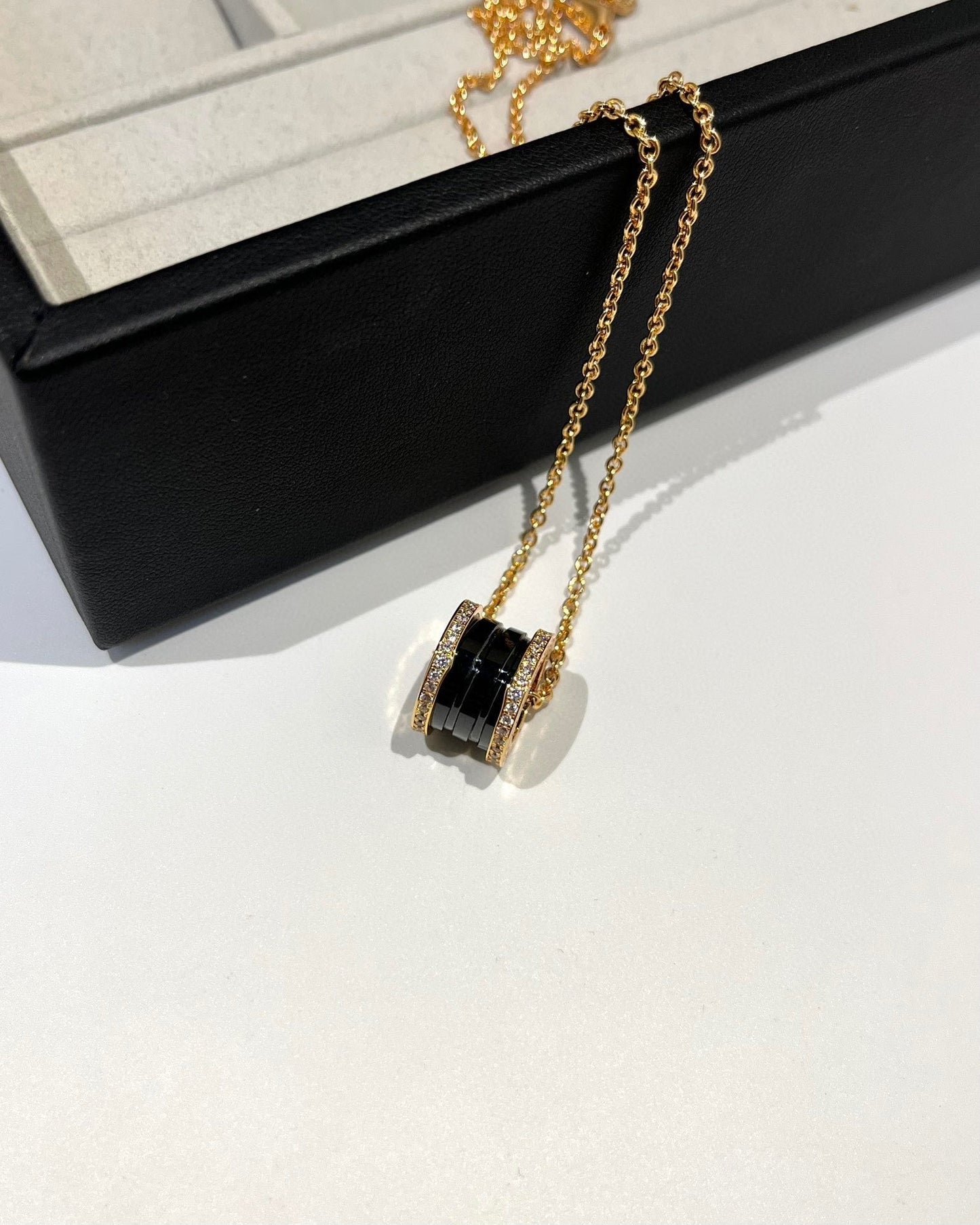 [Opulent Aurora]ZERO 1 BLACK CERAMIC DIAMOND PINK GOLD NECKLACE