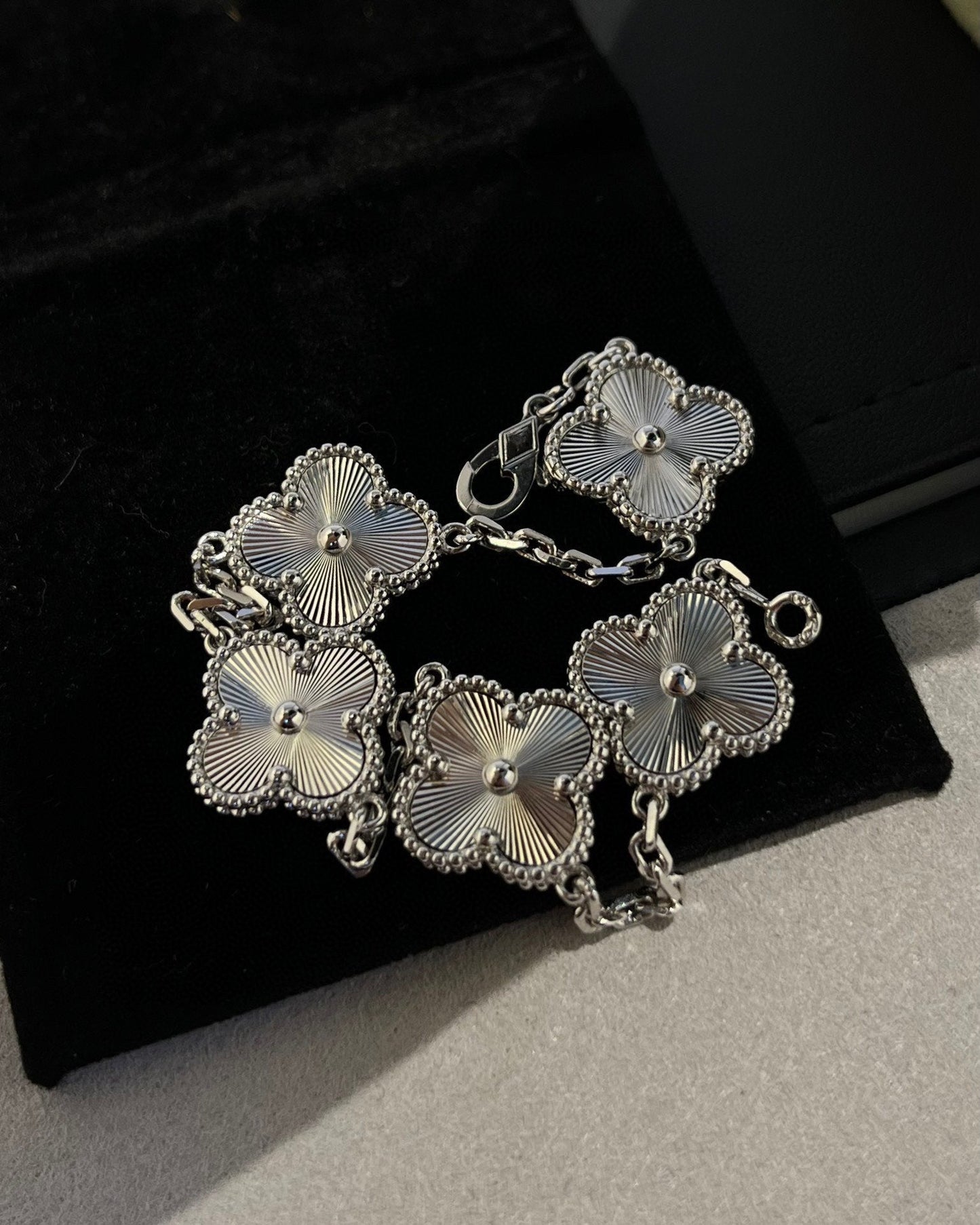 [Opulent Aurora]CLOVER SILVER 5 MOTIFS BRACELET